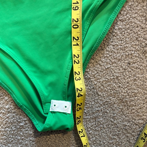 Haute Monde Green Square Neck Sleeveless Bodysuit. Size Medium - Picture 8 of 9